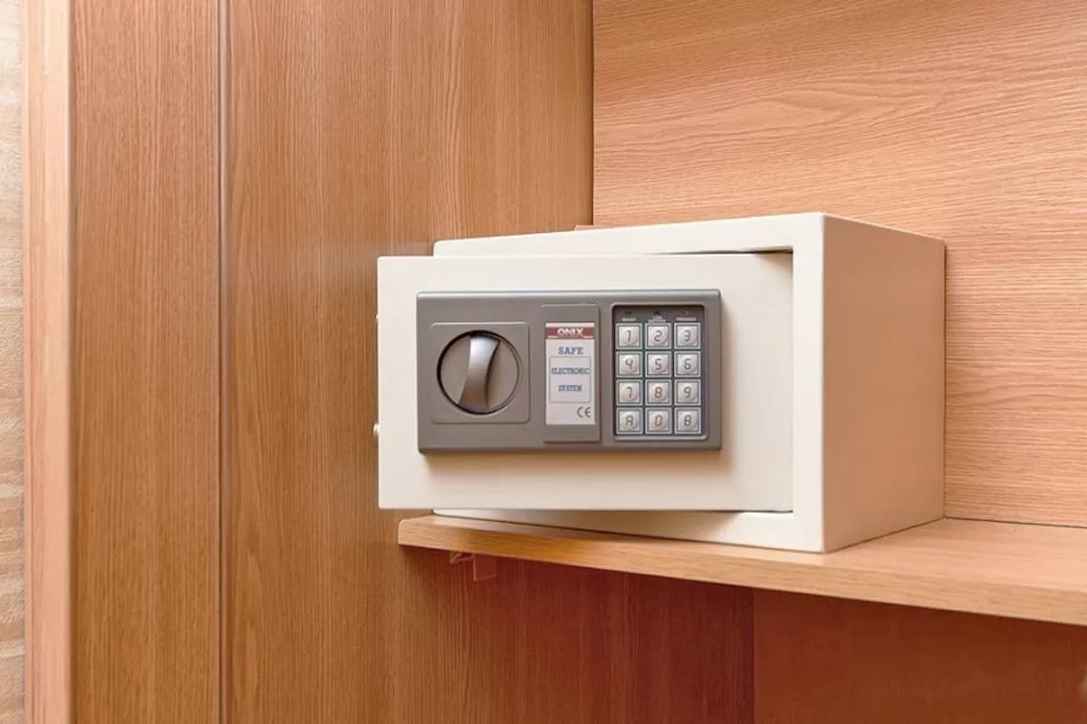 Сейфы в отелях.